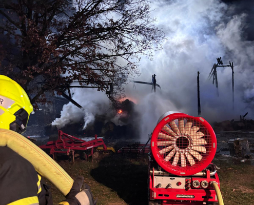 e8f44327-412e-4db5-abb7-a7decf6935f0